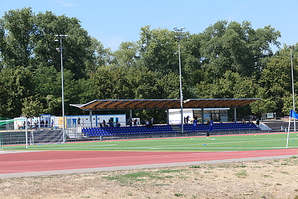 Tribüne mit Solardach Tribüne mit Solardach